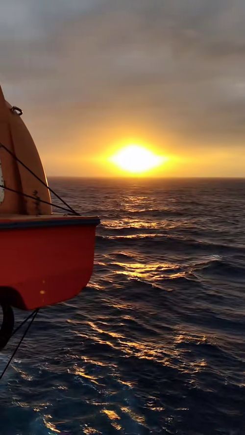 2021年倒數第二天 從航空國際貨運視角見證海上最美日出